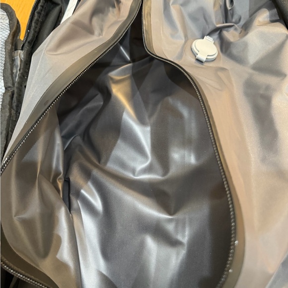 NWOT Vacuum Seal Swiss Lock Black Travel Backpack with Pump - Picture 7 of 14